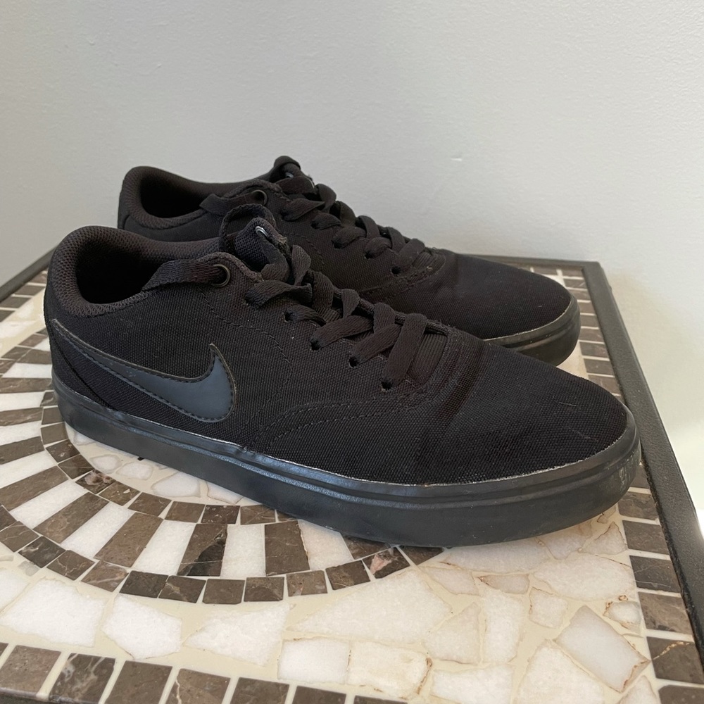 Nike SB, canvas, all black, women’s size 6.5